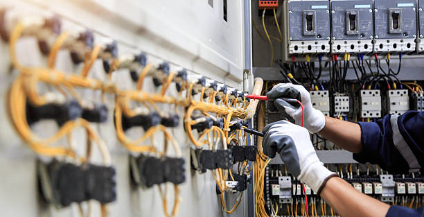 Professional Electrician technician working in Lexington, NE